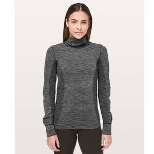 Lululemon Woolly Wonder Turtleneck in Black / White sz 8 Activewear Long Sleeve